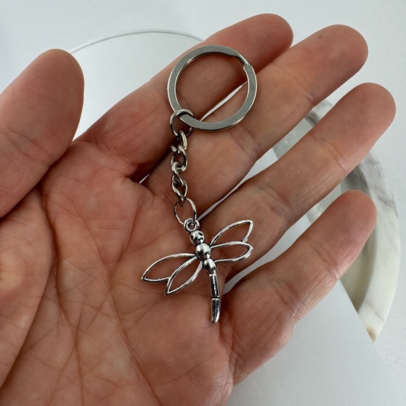 ⭐️ FREE ⭐️ WITH ANY OTHER PURCHASE Cute dragonfly keychain - Picture 4 of 4